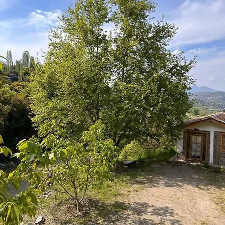 Domek alpejski Sirince Magara Deresi Evleri.